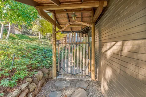 801 Clarence Lane Ashland OR 97520