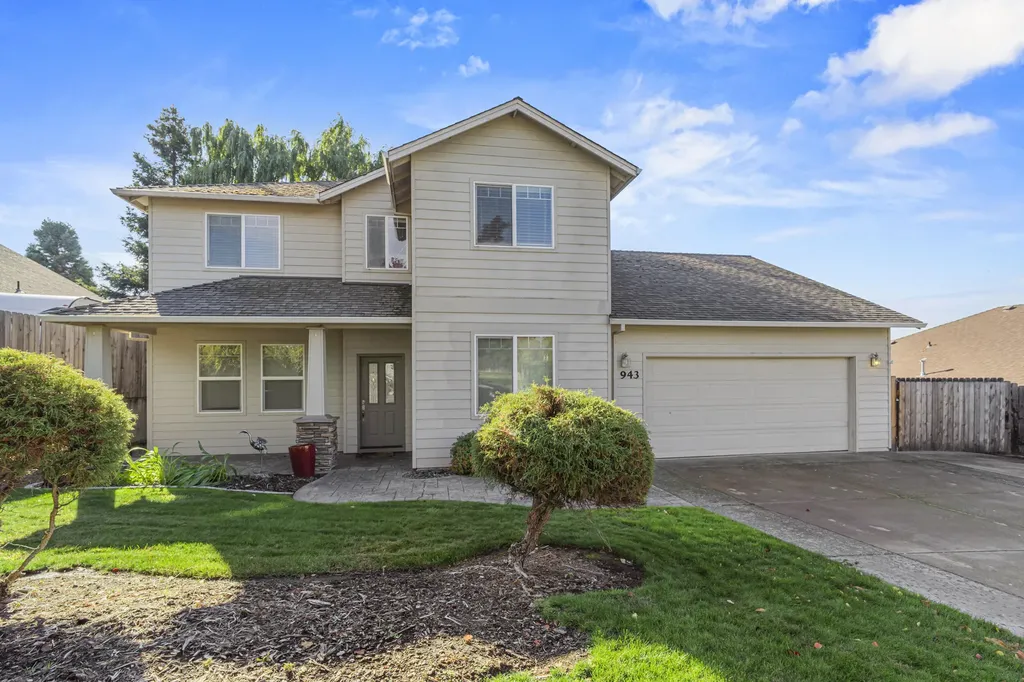 943 Crystal Drive Eagle Point OR 97524