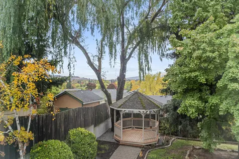 943 Crystal Drive Eagle Point OR 97524