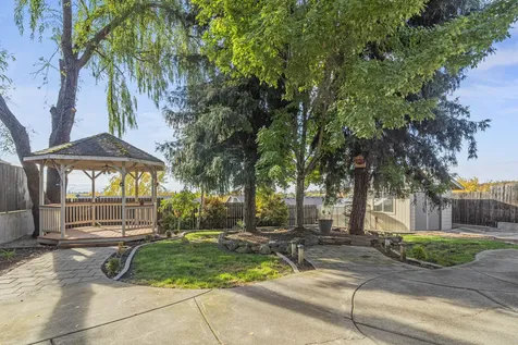 943 Crystal Drive Eagle Point OR 97524
