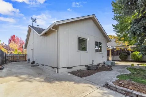 943 Crystal Drive Eagle Point OR 97524