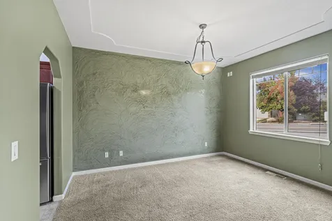 943 Crystal Drive Eagle Point OR 97524