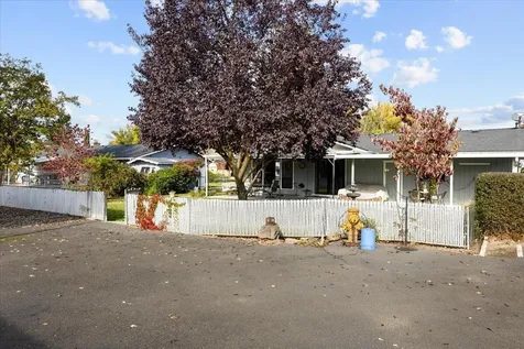 2393 Stearns Way Medford OR 97501