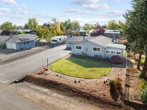 2393 Stearns Way Medford OR 97501