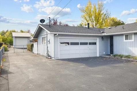 2393 Stearns Way Medford OR 97501