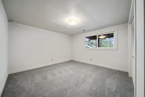 1371 NW Vicksburg Avenue Bend OR 97703
