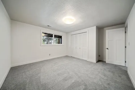 1371 NW Vicksburg Avenue Bend OR 97703