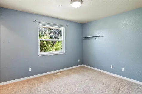 6187 SW Jaguar Avenue Redmond OR 97756