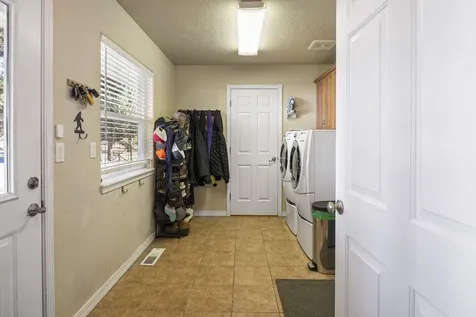 6187 SW Jaguar Avenue Redmond OR 97756