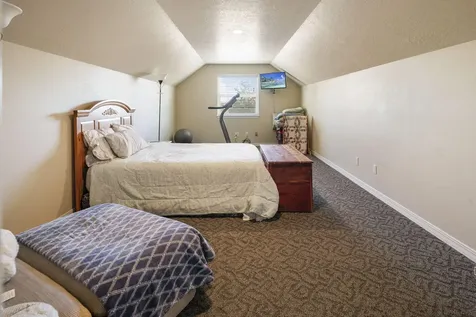 6187 SW Jaguar Avenue Redmond OR 97756