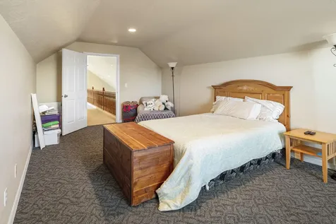 6187 SW Jaguar Avenue Redmond OR 97756