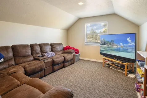 6187 SW Jaguar Avenue Redmond OR 97756