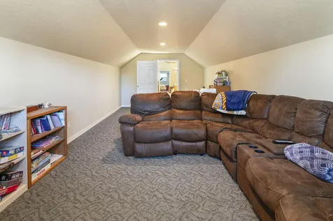 6187 SW Jaguar Avenue Redmond OR 97756