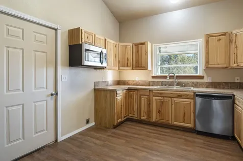 6187 SW Jaguar Avenue Redmond OR 97756
