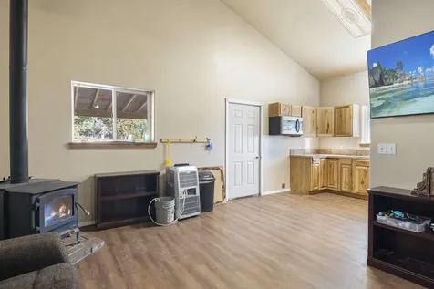 6187 SW Jaguar Avenue Redmond OR 97756