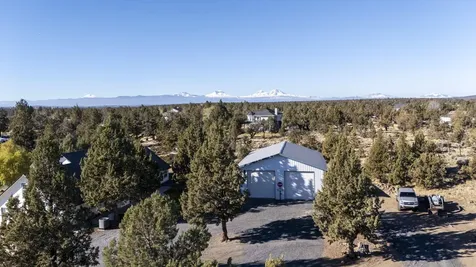 6187 SW Jaguar Avenue Redmond OR 97756