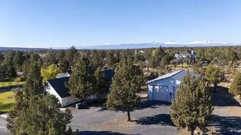 6187 SW Jaguar Avenue Redmond OR 97756