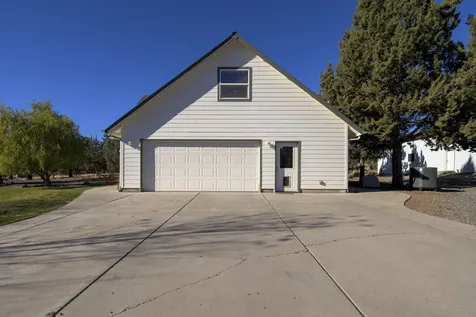 6187 SW Jaguar Avenue Redmond OR 97756