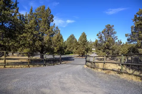 6187 SW Jaguar Avenue Redmond OR 97756