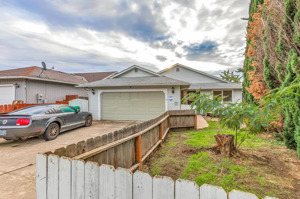 597 N Heights Drive Eagle Point OR 97524