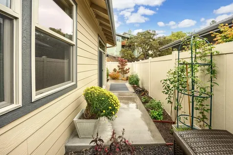 432 Nandina Street Ashland OR 97520