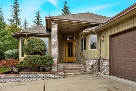 1757 NE Rocky Drive Roseburg OR 97470