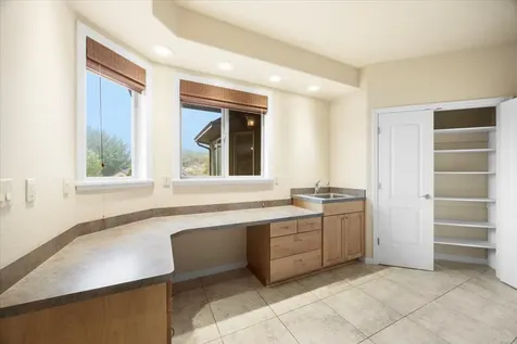 1757 NE Rocky Drive Roseburg OR 97470