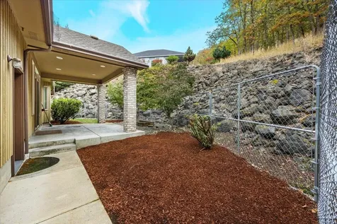 1757 NE Rocky Drive Roseburg OR 97470