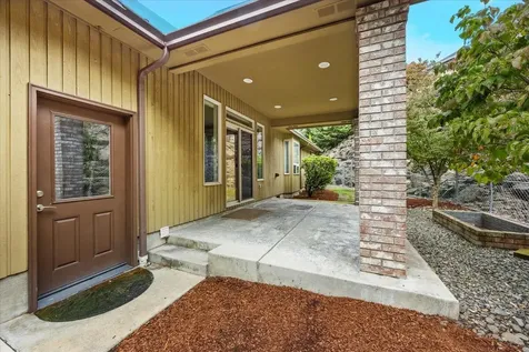 1757 NE Rocky Drive Roseburg OR 97470
