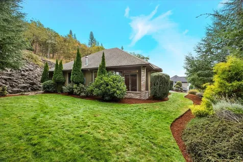 1757 NE Rocky Drive Roseburg OR 97470