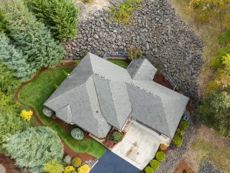 1757 NE Rocky Drive Roseburg OR 97470