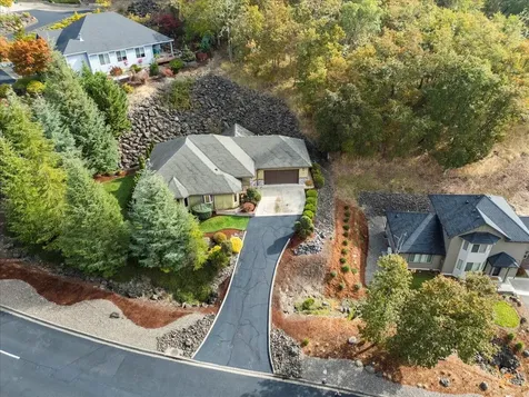 1757 NE Rocky Drive Roseburg OR 97470