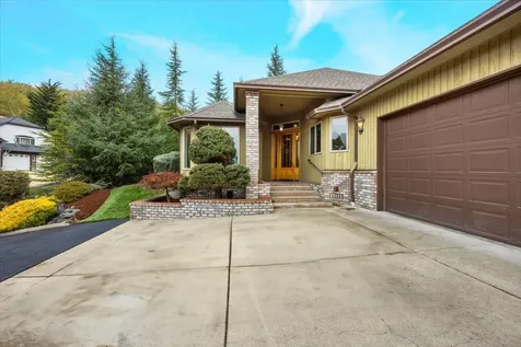 1757 NE Rocky Drive Roseburg OR 97470