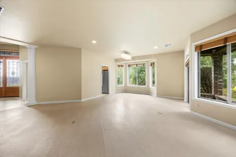 1757 NE Rocky Drive Roseburg OR 97470