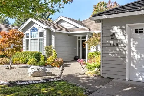 748 Eastridge Drive Medford OR 97504
