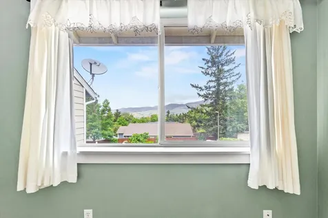 2023 Siskiyou Boulevard Ashland OR 97520