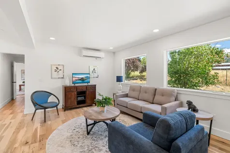 135 Maywood Way Ashland OR 97520