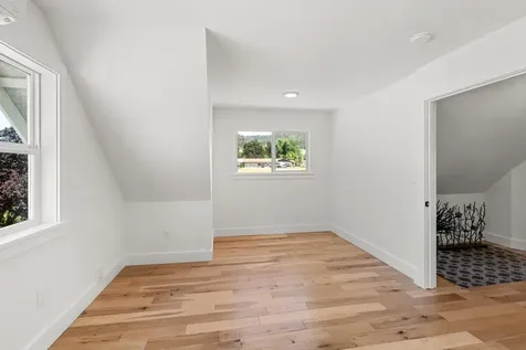 135 Maywood Way Ashland OR 97520