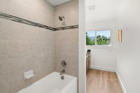 135 Maywood Way Ashland OR 97520