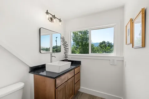 135 Maywood Way Ashland OR 97520