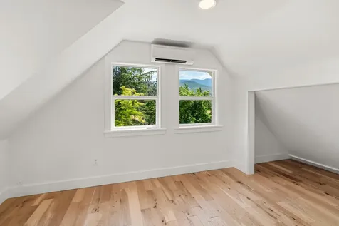 135 Maywood Way Ashland OR 97520