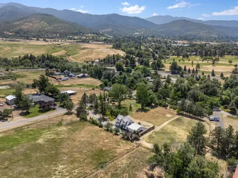 135 Maywood Way Ashland OR 97520