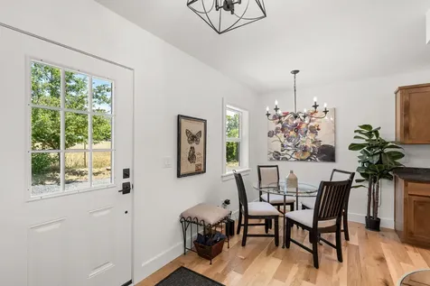 135 Maywood Way Ashland OR 97520