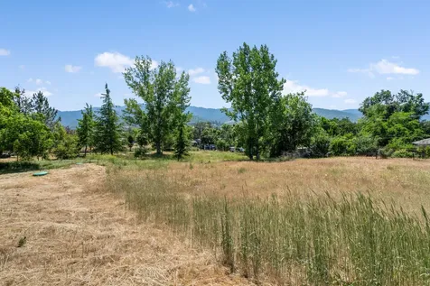 135 Maywood Way Ashland OR 97520