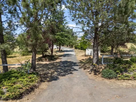 135 Maywood Way Ashland OR 97520