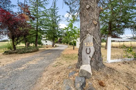 135 Maywood Way Ashland OR 97520