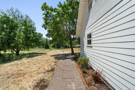 135 Maywood Way Ashland OR 97520