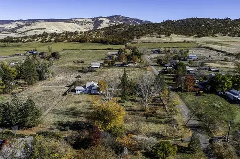 135 Maywood Way Ashland OR 97520