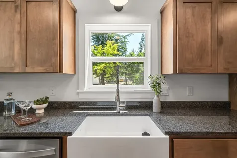 135 Maywood Way Ashland OR 97520