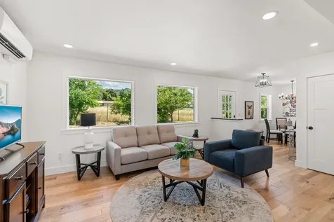 135 Maywood Way Ashland OR 97520